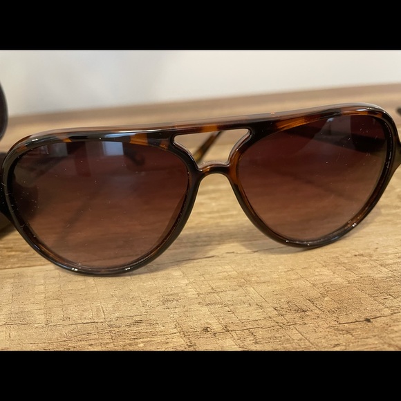 Michael Kors Sunglasses - Picture 4 of 5